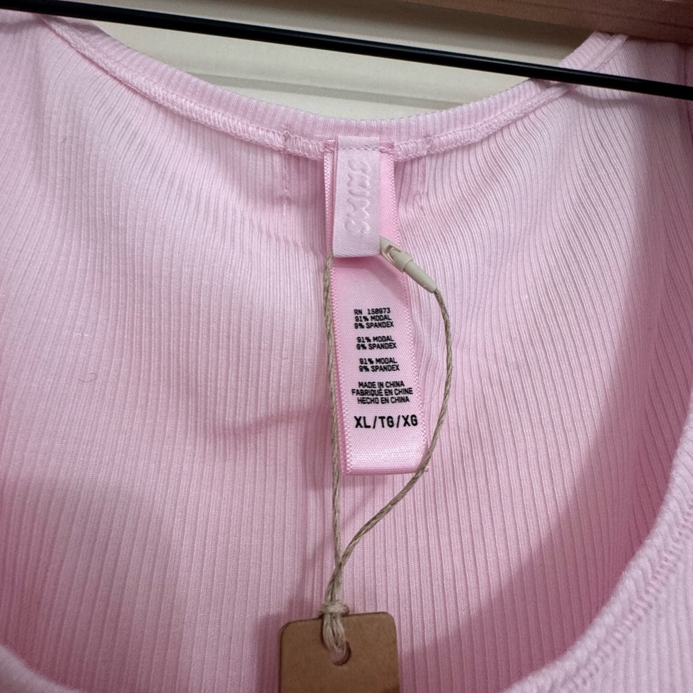 SKIMS Light Pink Scoop Neck Tank Top - Picture 2 of 8